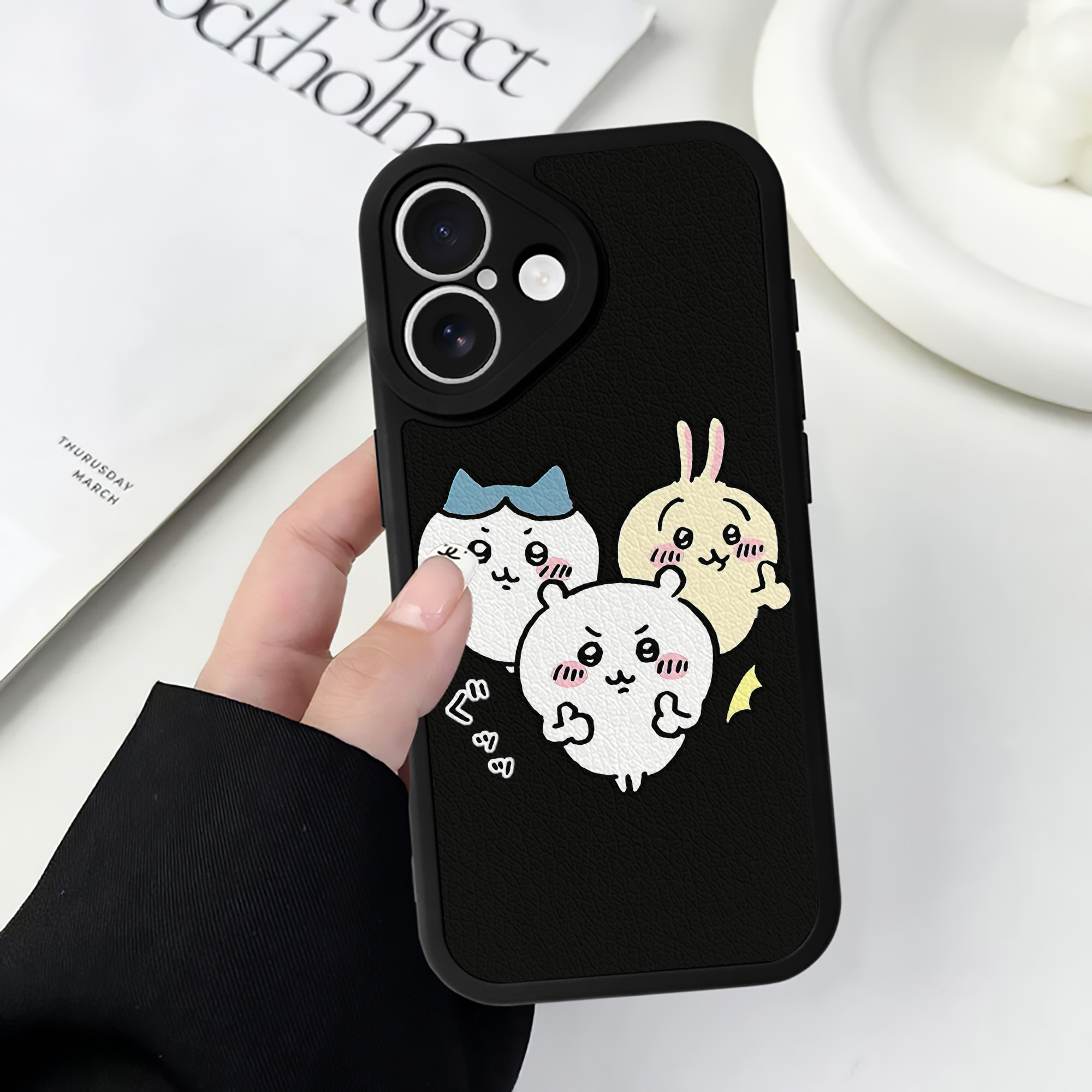 （画像用） ちいかわ うさぎ Chii-kawa usagi 【iPhone 16シリーズ対応】シリコンスマホケース（レザー調） 材質：シリコン